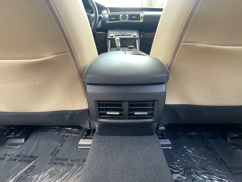 2015 Lexus IS 250 Image 35