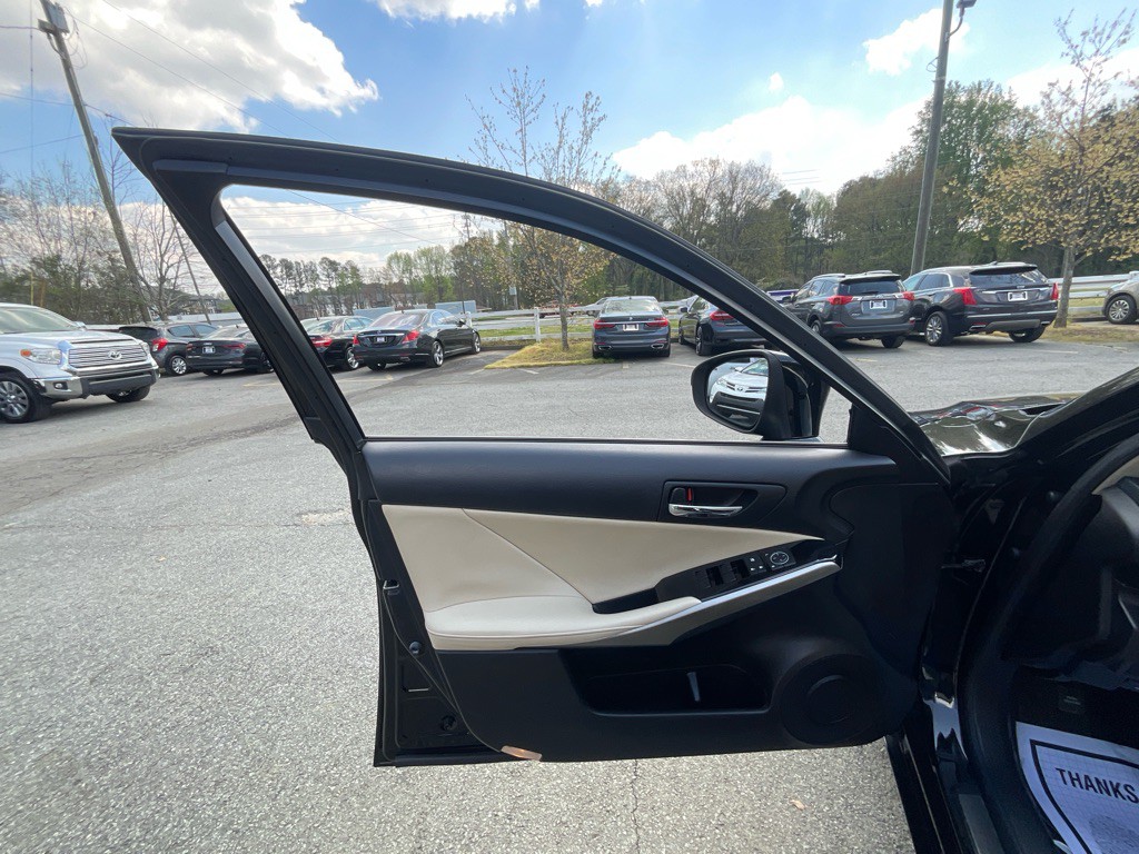 2015 Lexus IS 250 Image 39