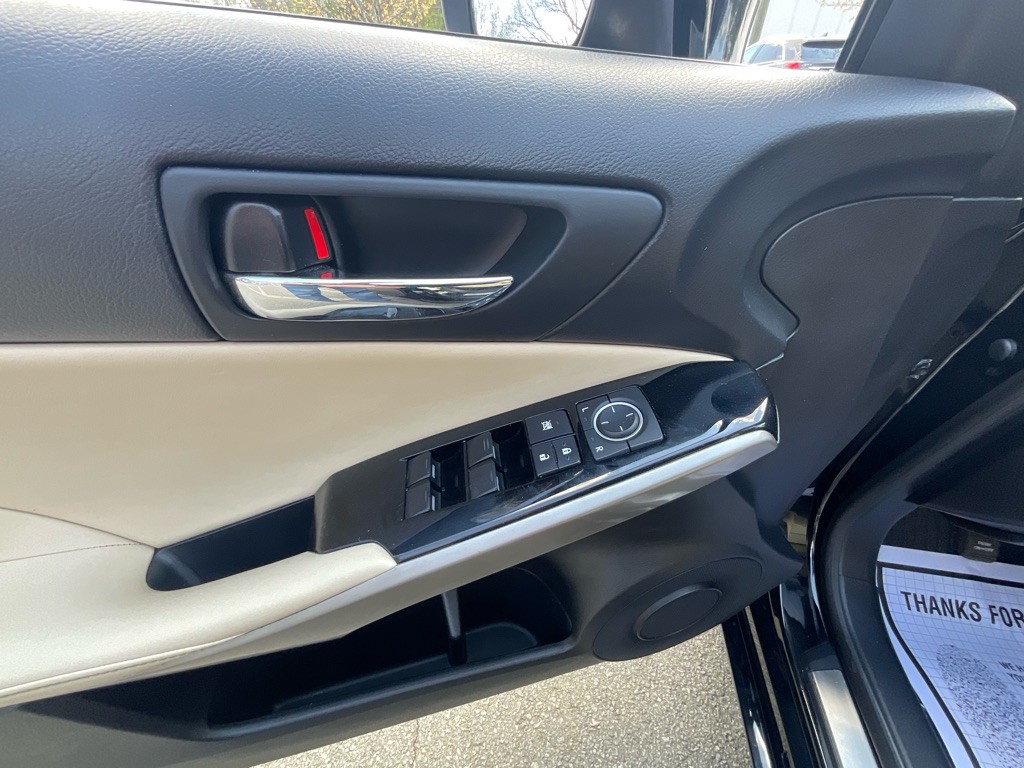 2015 Lexus IS 250 Image 40