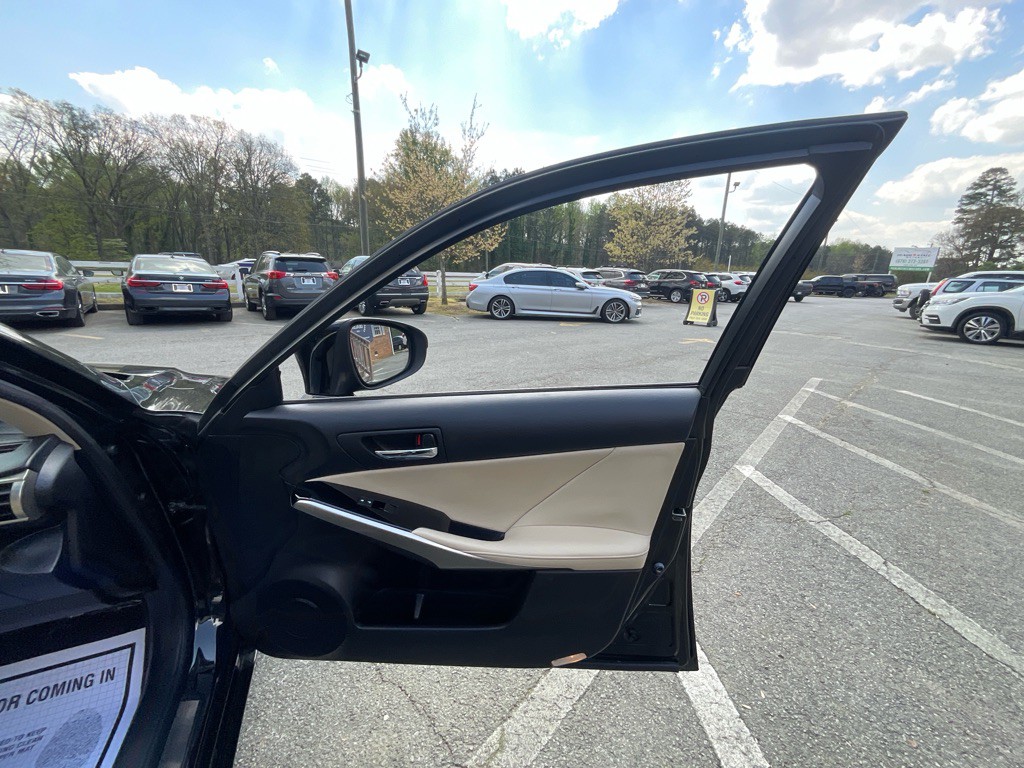 2015 Lexus IS 250 Image 43