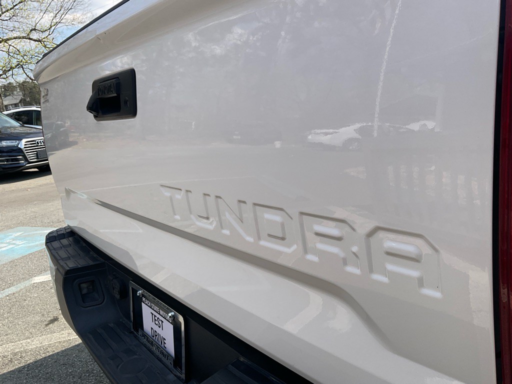 2015 Toyota Tundra Image 9