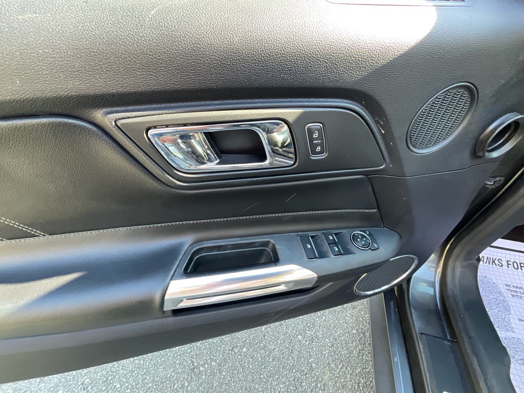 2015 Ford Mustang Image 32