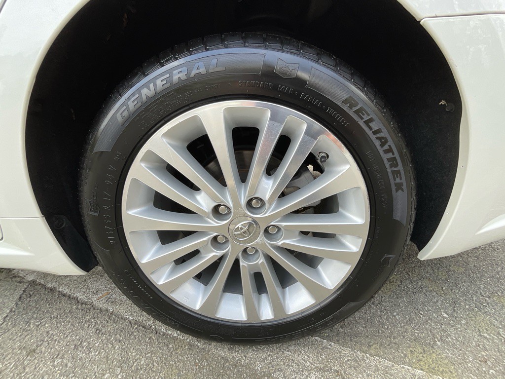 2014 Toyota Avalon Image 13