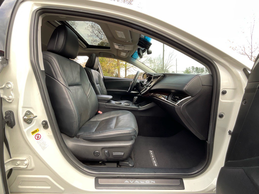 2014 Toyota Avalon Image 18