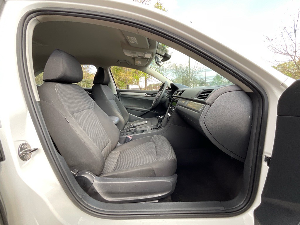 2012 Volkswagen Passat Image 16