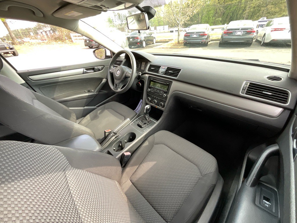 2012 Volkswagen Passat Image 17
