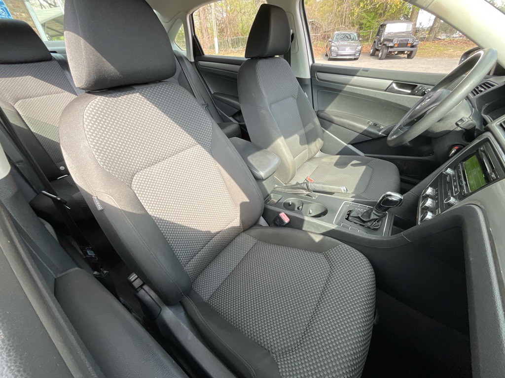 2012 Volkswagen Passat Image 18