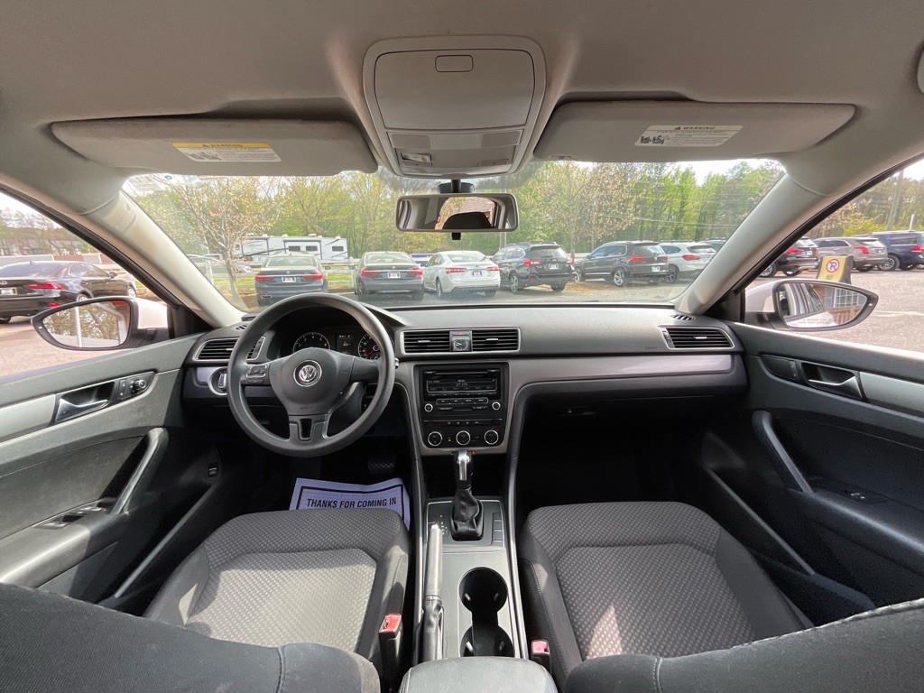 2012 Volkswagen Passat Image 19