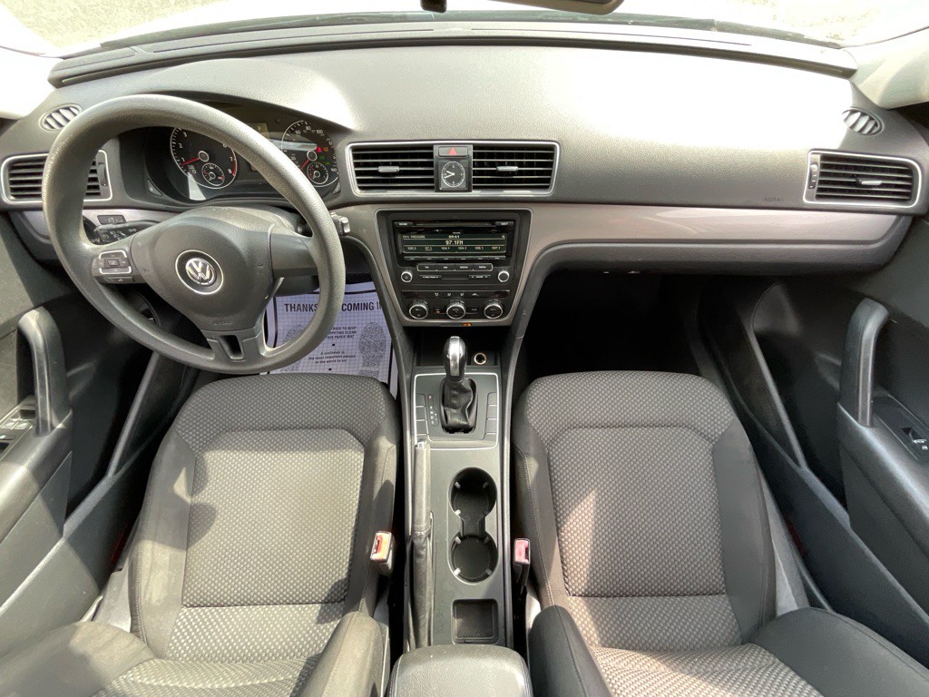 2012 Volkswagen Passat Image 20
