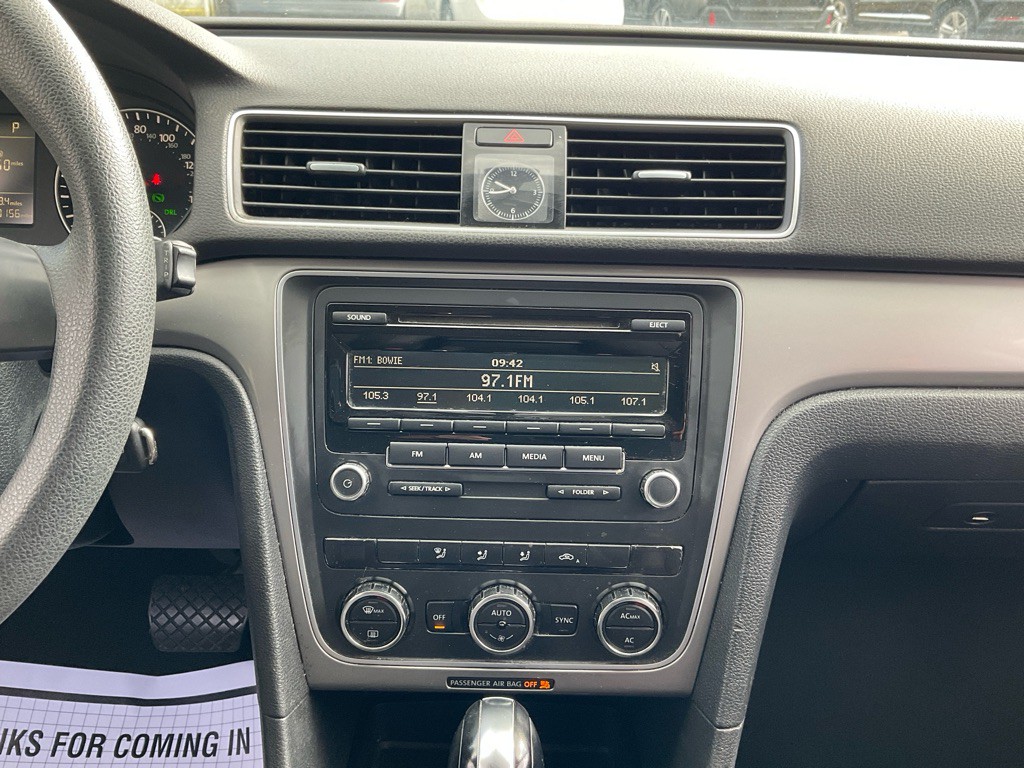 2012 Volkswagen Passat Image 21