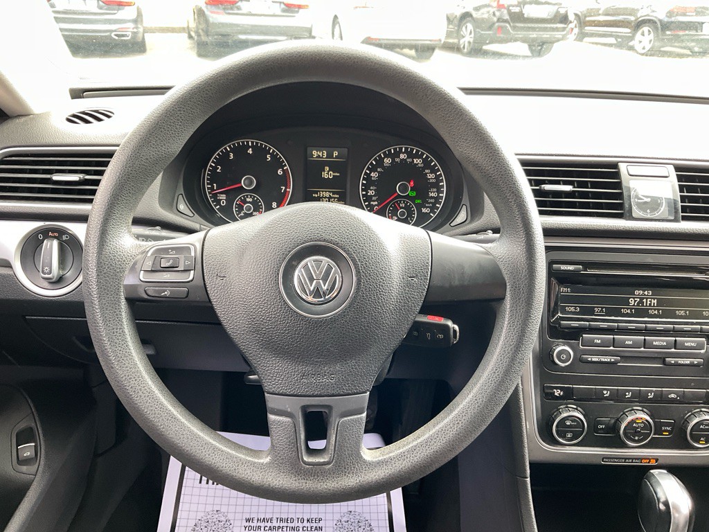 2012 Volkswagen Passat Image 22