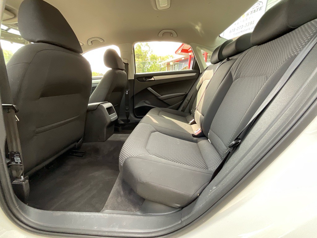 2012 Volkswagen Passat Image 25