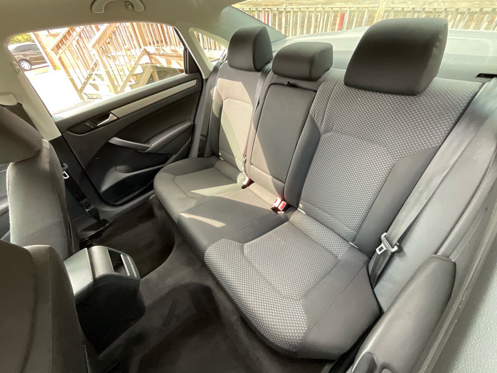 2012 Volkswagen Passat Image 27