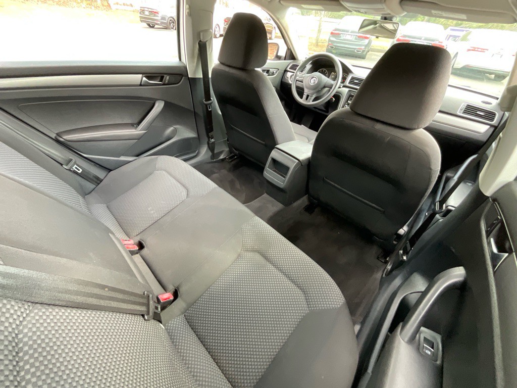 2012 Volkswagen Passat Image 29
