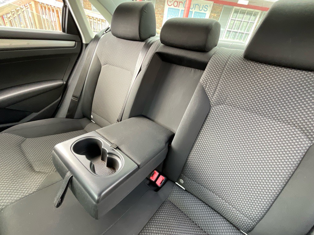 2012 Volkswagen Passat Image 31