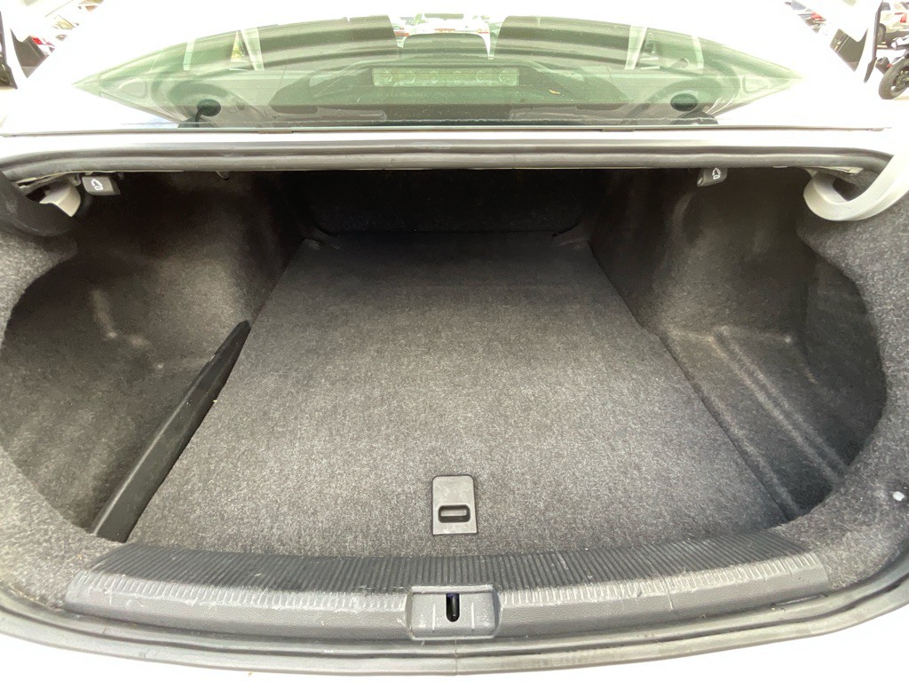 2012 Volkswagen Passat Image 34