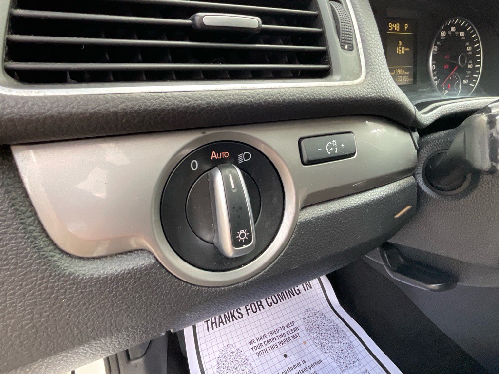 2012 Volkswagen Passat Image 37