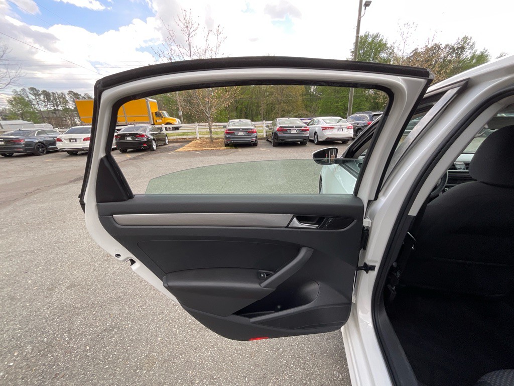 2012 Volkswagen Passat Image 38