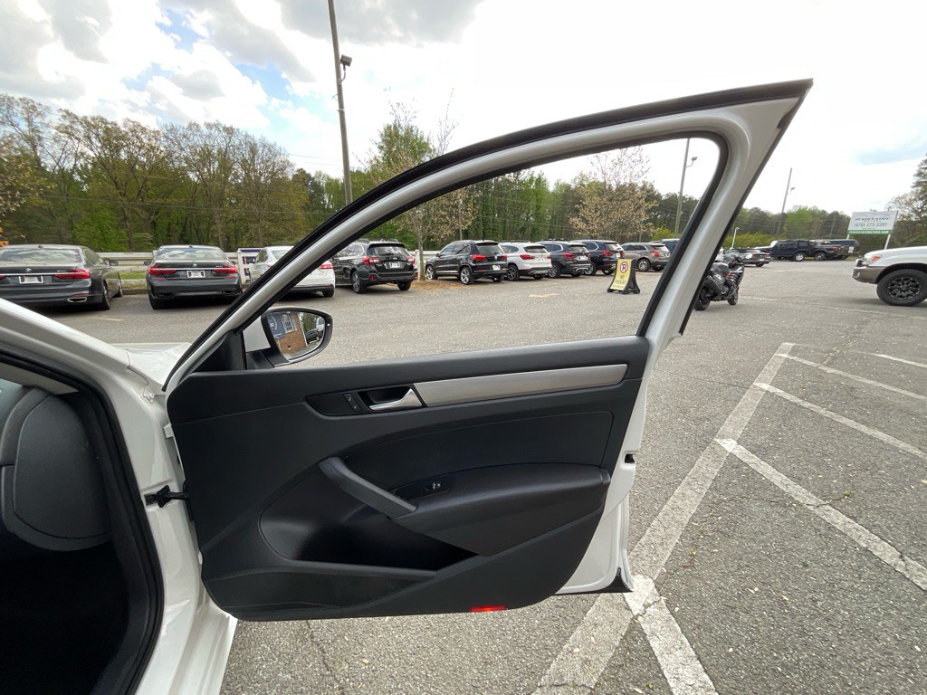 2012 Volkswagen Passat Image 39