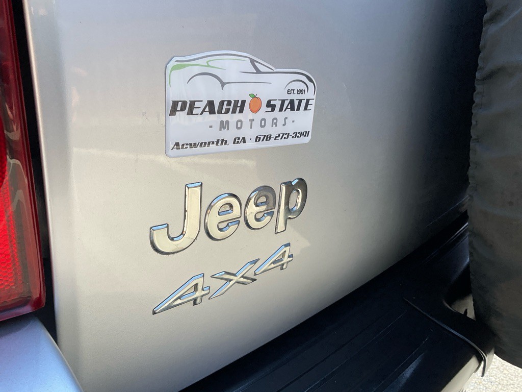 2004 Jeep Liberty Image 9