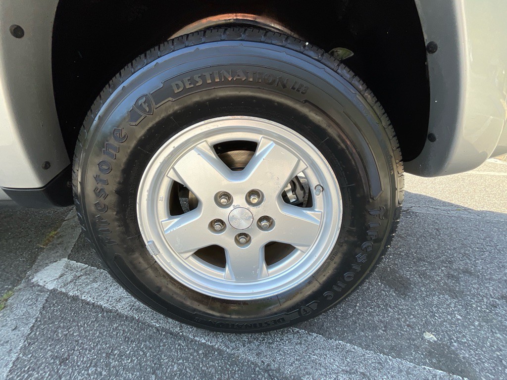 2004 Jeep Liberty Image 13
