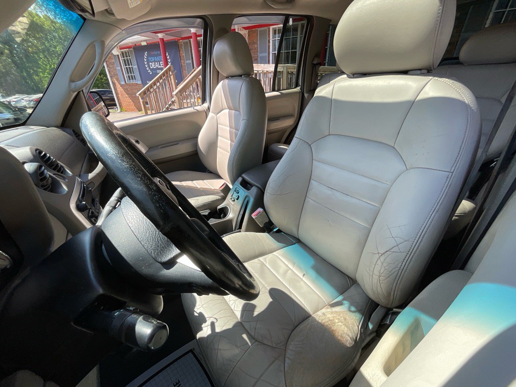 2004 Jeep Liberty Image 17