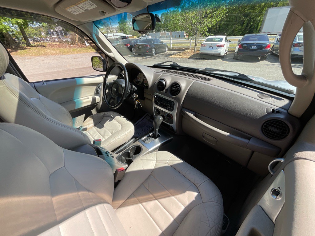 2004 Jeep Liberty Image 19