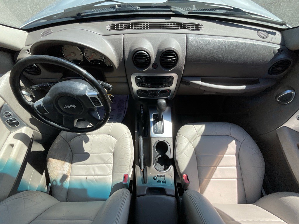 2004 Jeep Liberty Image 22