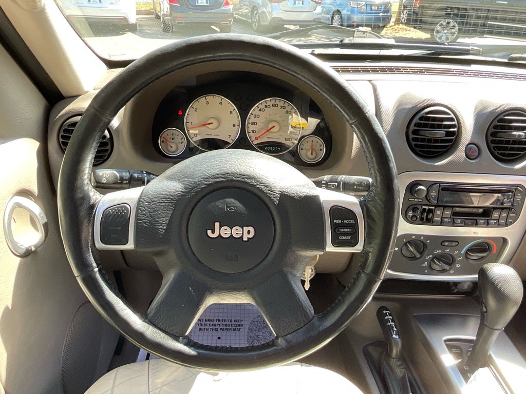 2004 Jeep Liberty Image 24