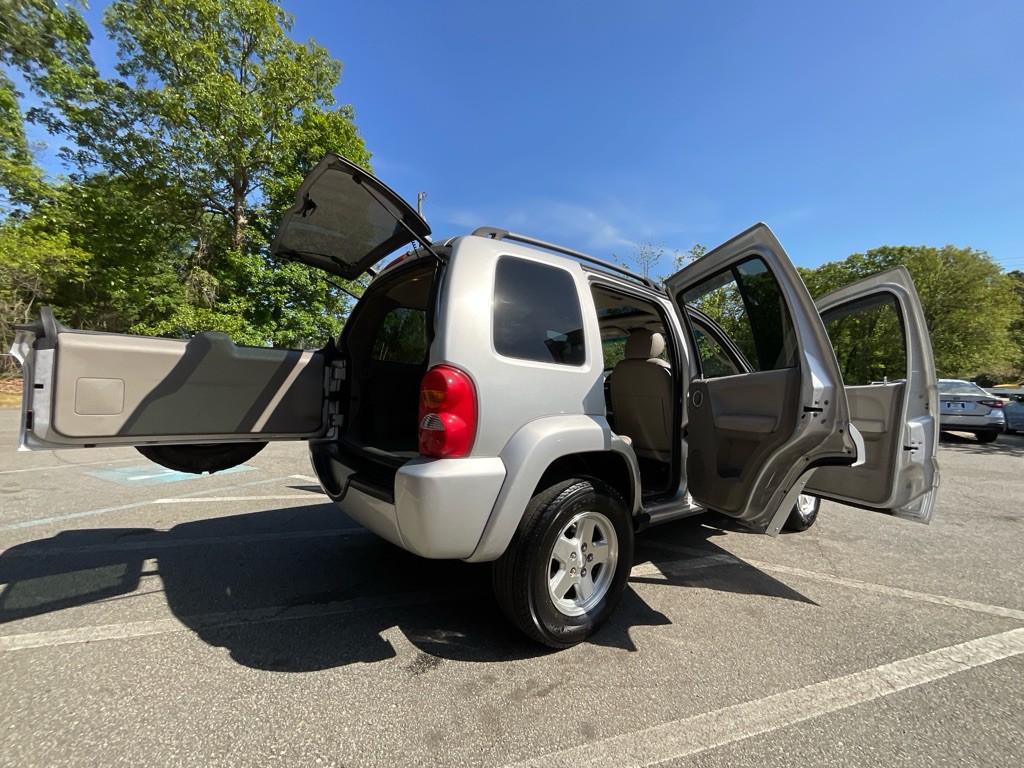 2004 Jeep Liberty Image 34