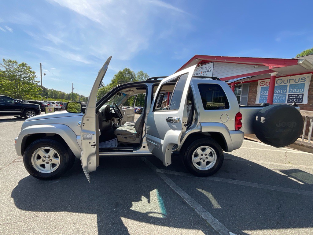 2004 Jeep Liberty Image 35