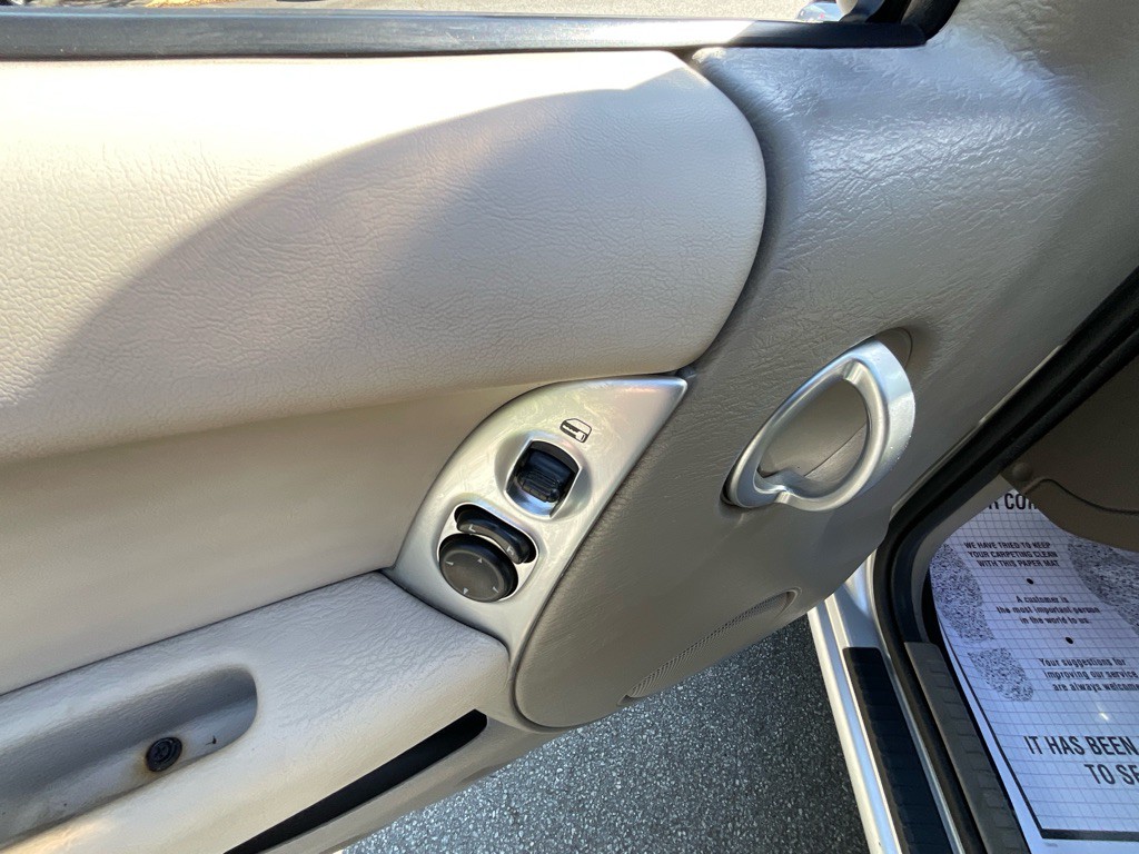 2004 Jeep Liberty Image 39