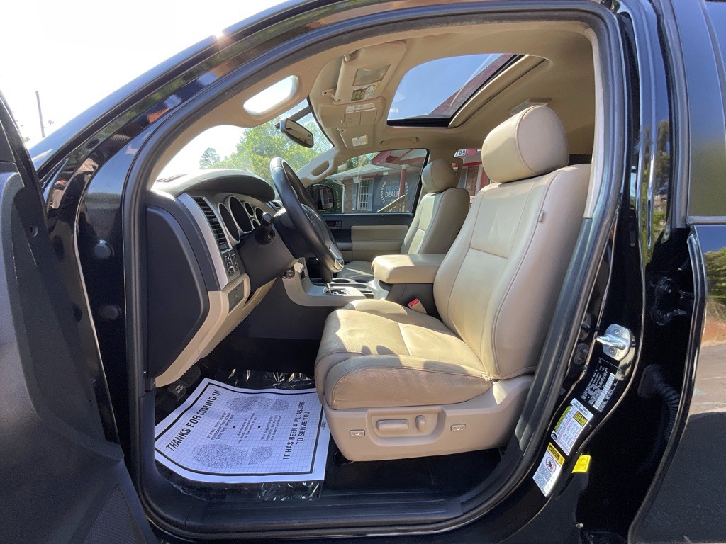 2017 Toyota Sequoia Image 14
