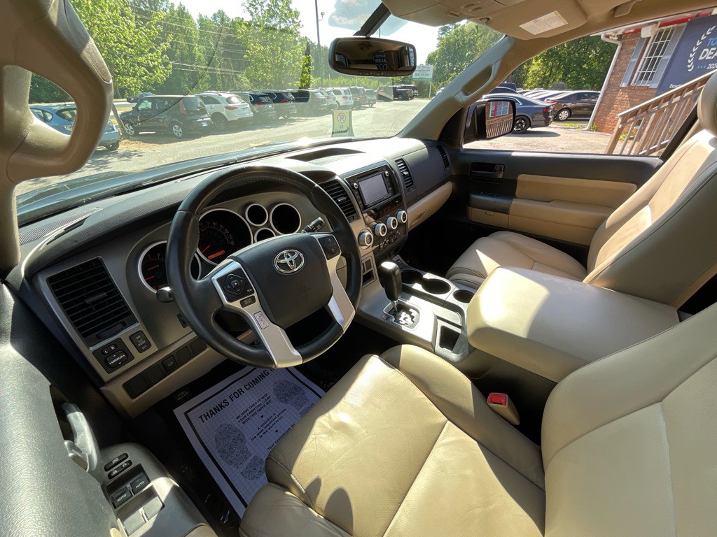 2017 Toyota Sequoia Image 15