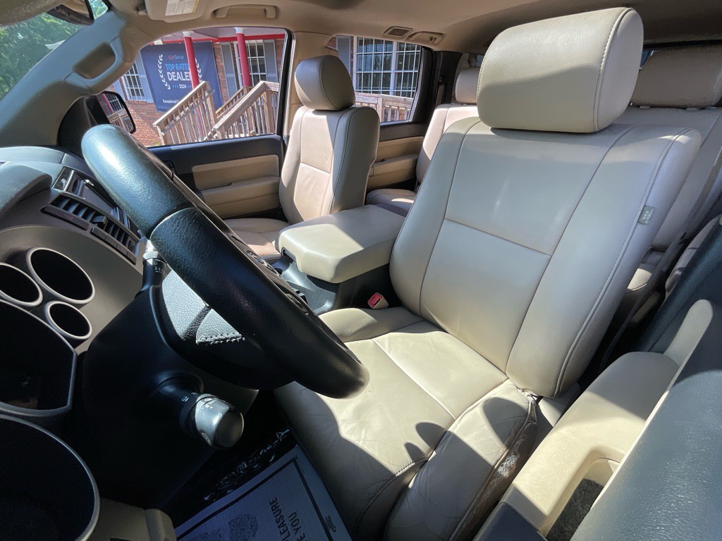 2017 Toyota Sequoia Image 16