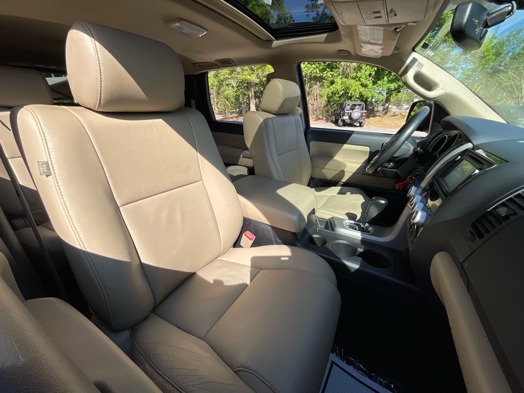 2017 Toyota Sequoia Image 19