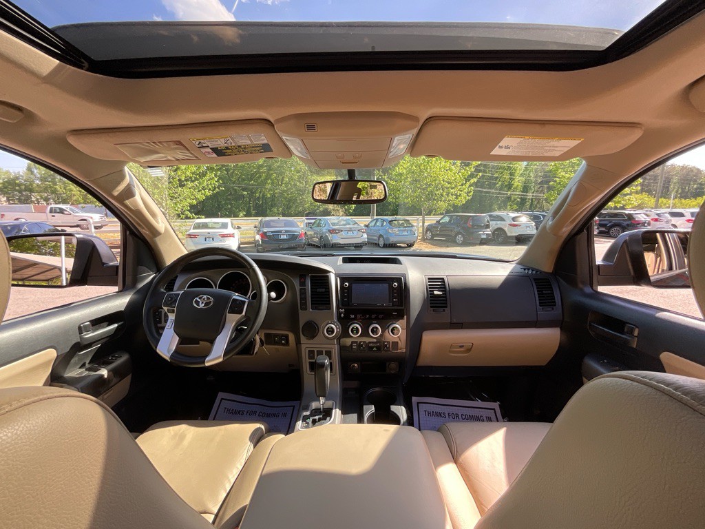 2017 Toyota Sequoia Image 20