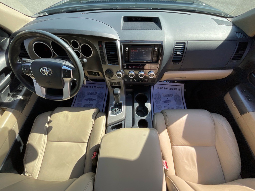 2017 Toyota Sequoia Image 21