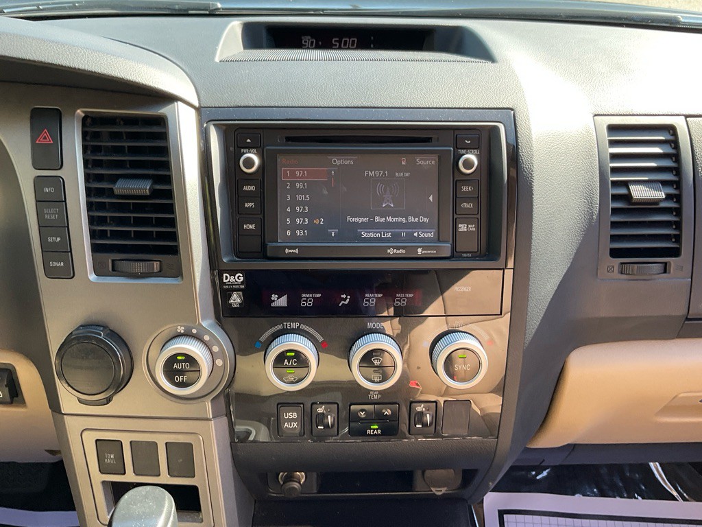 2017 Toyota Sequoia Image 22