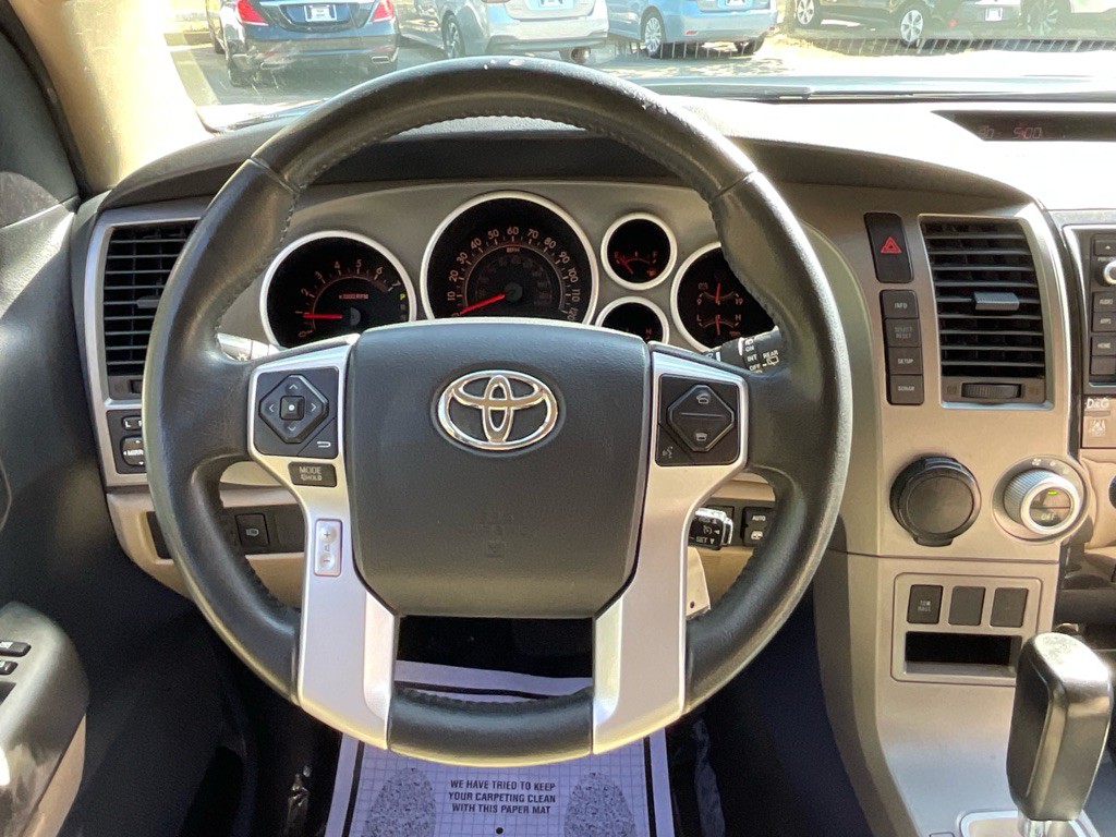 2017 Toyota Sequoia Image 23