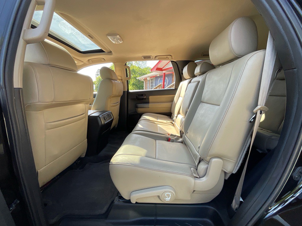2017 Toyota Sequoia Image 29