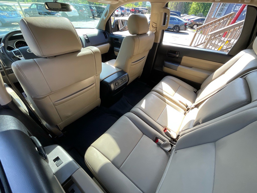 2017 Toyota Sequoia Image 30