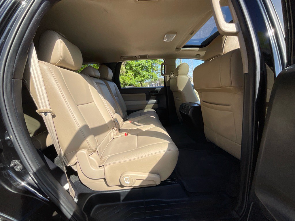 2017 Toyota Sequoia Image 32