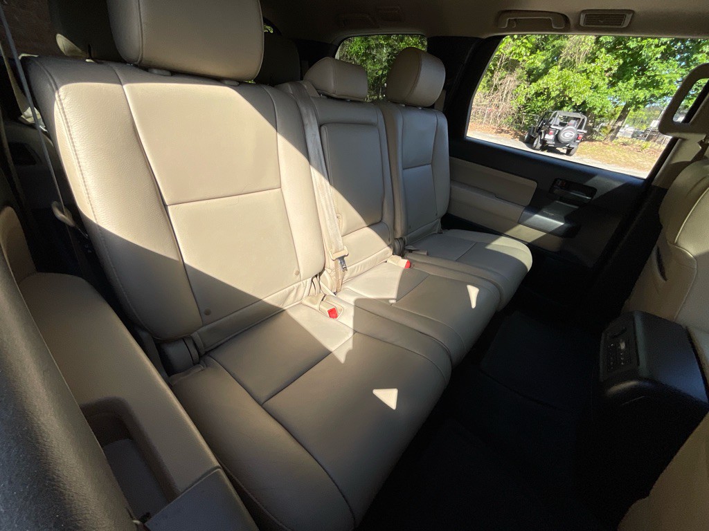 2017 Toyota Sequoia Image 34