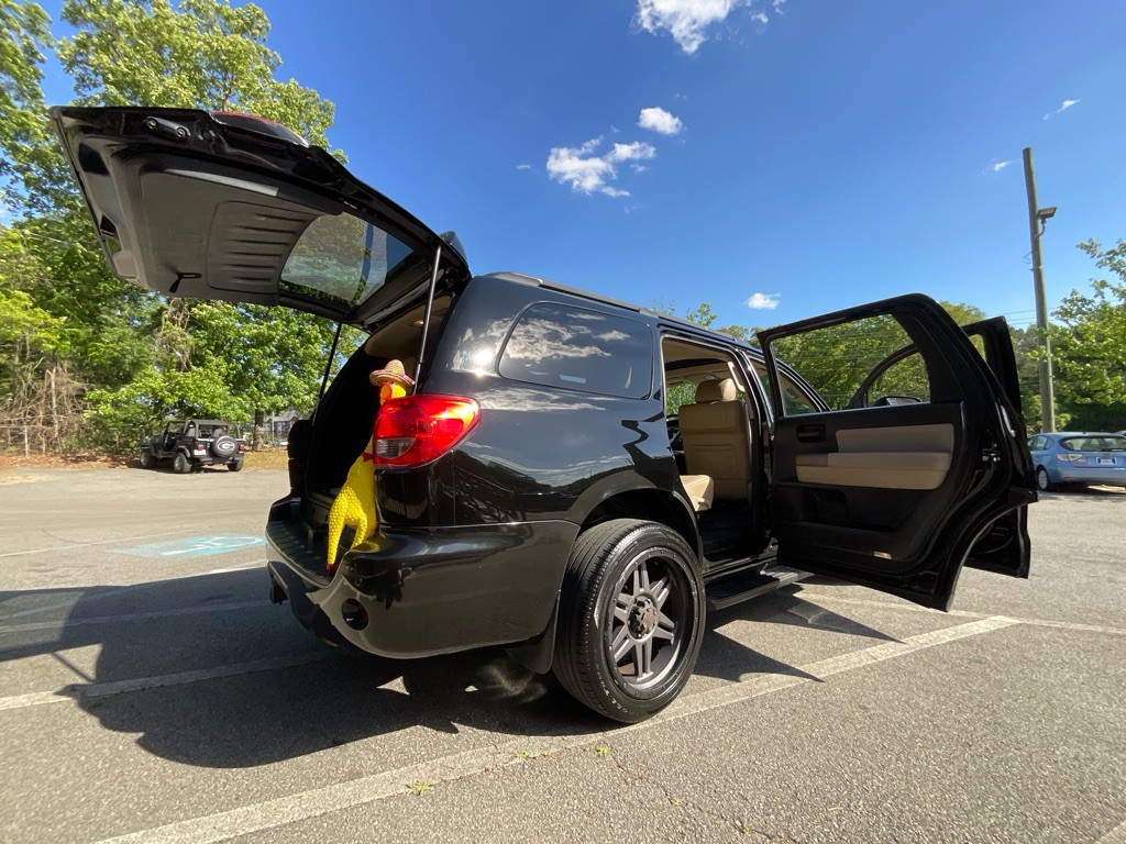 2017 Toyota Sequoia Image 38