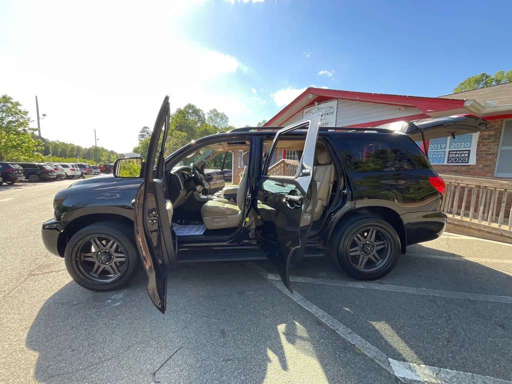 2017 Toyota Sequoia Image 39