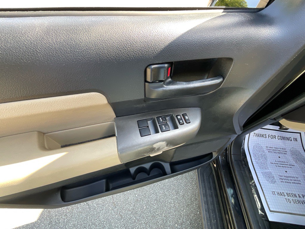 2017 Toyota Sequoia Image 45