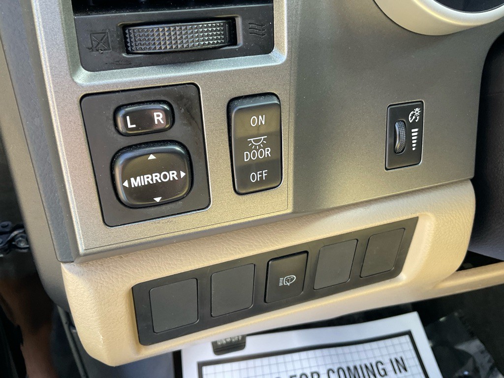 2017 Toyota Sequoia Image 46