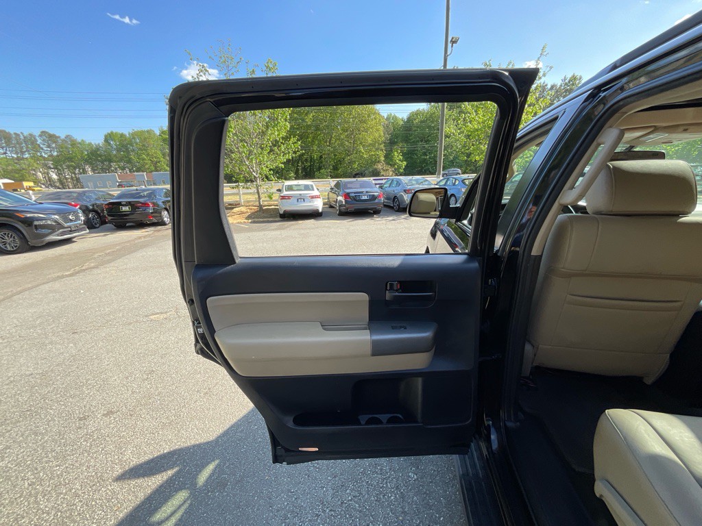 2017 Toyota Sequoia Image 47
