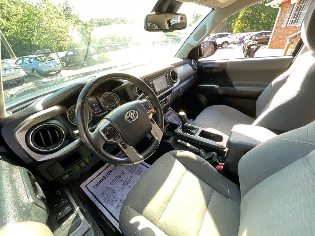 2019 Toyota Tacoma Image 17